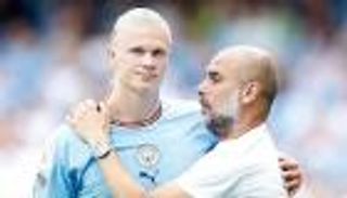 هالاند يتناسى أحزان بورنموث برحلة شاطئية (صور)