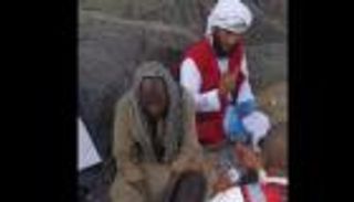 إنقاذ سوداني من موت محتوم في جبال السعودية (فيديو)