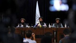 أول مؤتمر للمتحدث باسم طالبان ذبيح الله مجاهد في 17 أغسطس 2021