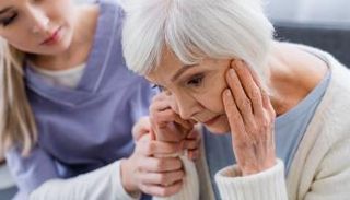 ألزهايمر نوع من الخرف يؤثر على الذاكرة والتفكير