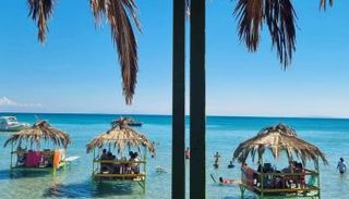 شاطئ غار الملح - أرشيفية