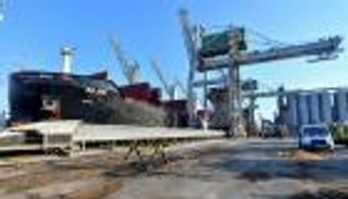 "رازوني" تستقر أخيرا.. أول سفينة حبوب أوكرانية ترسو بميناء سوري