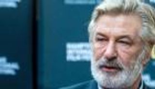 FBI يفجر مفاجأة في قضية أليك بالدوين.. هل الممثل هو القاتل؟