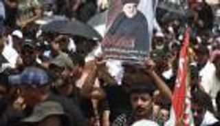 أزمة العراق.. الصدر يحذر "الثالوث المشؤوم" بالإطار من اللعب بالنار