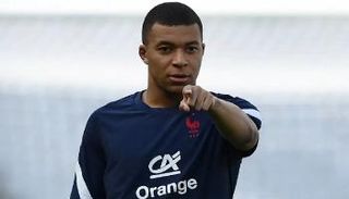 كيليان مبابي نجم فرنسا وباريس