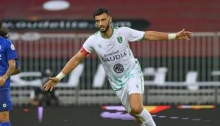 عمر السومة مهاجم الأهلي السعودي السابق