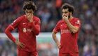 أرنولد يورط محمد صلاح في وصلة ساخرة من جماهير ليفربول (فيديو)