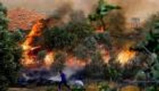 درجات الحرارة المرتفعة تشعل الحرائق بغرب تونس