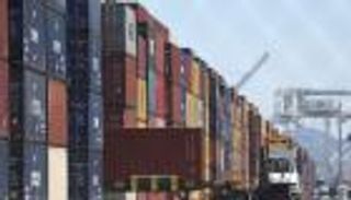 التكاليف وندرة الطلب.. ضربات جديدة لسلاسل التوريد العالمية