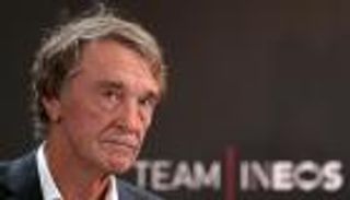 تعويضا لصفقة تشيلسي.. ملياردير بريطاني يخطط لشراء مانشستر يونايتد