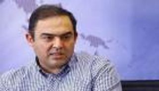 حبس مخرج إيراني بسبب تغريدة عن وفاة نجل الخميني