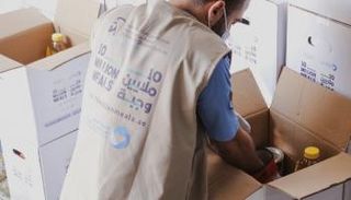 جانب من أعمال رواد العمل الإنساني بالإمارات
