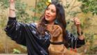 صور ميرنا نور الدين على الشاطئ تخطف الأنظار