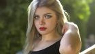 ياسمين الخطيب في إطلالة ساحرة.. جرأة وأناقة (صور)