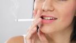 أضرار التدخين على صحة الأسنان.. مضاعفات خطيرة