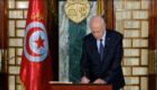 قيس سعيد يصادق على دستور  تونس الجديد