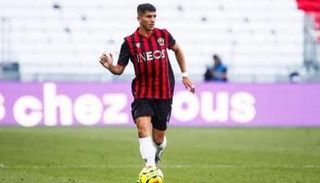 يوسف عطال لاعب نيس