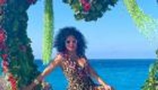 رانيا يوسف في إطلالة جريئة على البحر.. قلب وكيرلي وتايجر (صور)