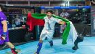 بكاء وفرحة هيسترية.. جاسم الحوسني يخطف الأنظار في بطولة العالم للفنون القتالية