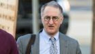 بروس راينهارت.. "شكوك النزاهة" تطارد قاضي تفتيش منزل ترامب