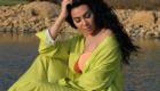 ميرهان حسين "في قلب البحر".. أنوثة طاغية ورشاقة لافتة (صور)