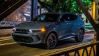 دودج هورنت 2023 تتألق في عالم الكروس أوفر .. 14000 طلب مسبق