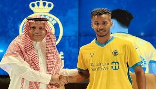 عبدالرحمن غريب بقميص النصر