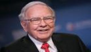 لغز وارن بافيت.. ماذا يفعل الملياردير العجوز في سوق النفط؟