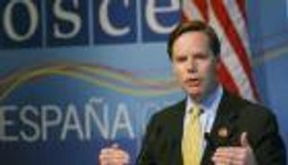 بأول حوار له.. أزمة تايوان تخرج السفير الأمريكي بالصين عن صمته