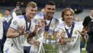 وداع كاسيميرو.. كيف علق كروس ومودريتش على انكسار مثلث ريال مدريد؟