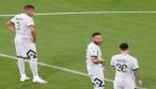 "الرجل الأول".. مدرب باريس سان جيرمان يضع حدا لأزمة مبابي ونيمار