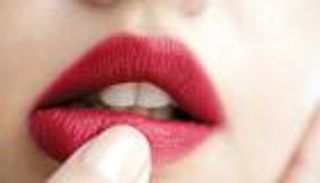 شفاه مفعمة بالأنوثة.. نصائح ذهبية لإطلالة مثيرة