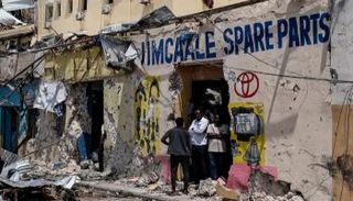 آثار هجمات حركة الشباب في مقديشو - الفرنسية