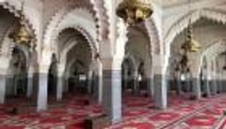 واقعة مؤسفة في المغرب.. مشاجرة بالسيوف داخل مسجد وذهول المصلين