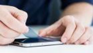 كيف تحمي شاشة هاتفك الذكي؟.. 3 خيارات متنوعة