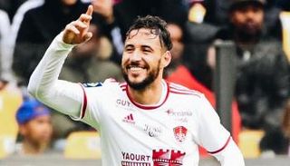 يوسف بلايلي لاعب استاد بريست