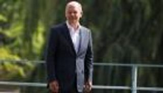 بوتين يلاحق مستشار ألمانيا في "حمام" منزله