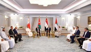 جانب من لقاء القادة بالعلمين