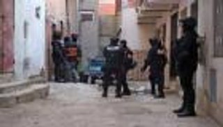 ليلة حمراء مع بائعة هوى تفضح شرطيا مغربيا.. سرقة وخيانة