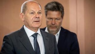 شولتز وخلفه هابيك 