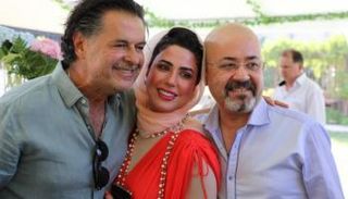 صورة تجمع الفنان راغب علامة وزوجة سفير العراق بالأردن 