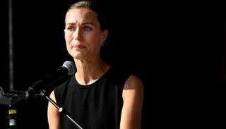 رئيسة وزراء فنلندا تتحدث وهي شبه باكية