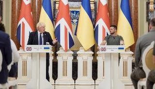 رئيس الوزراء البريطاني مع الرئيس الأوكراني