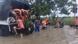 عاصفة استوائية تضرب الفلبين