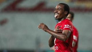 بيرسي تاو لاعب الأهلي المصري
