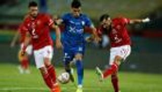 هدايا ثمينة.. كيف أبقى الأهلي لقب الدوري المصري في الزمالك؟