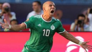 سفيان فيغولي لاعب منتخب الجزائر