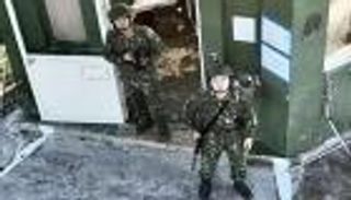  "سلاح الحجارة".. استخدمه جنود تايوانيون وسخر منه الصينيون (فيديو)