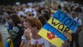 في ذكرى الاستقلال.. حلت الدموع وغابت ابتسامة الأوكرانيات