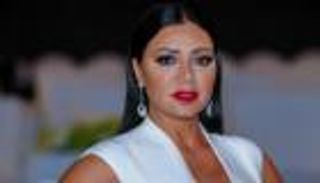 رانيا يوسف جريئة على الشاطئ.. "كاش مايوه أبيض شفاف" (صور)